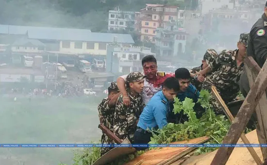 Vì sao phi công là người duy nhất sống sót kỳ diệu trong vụ rơi máy bay ở Nepal?