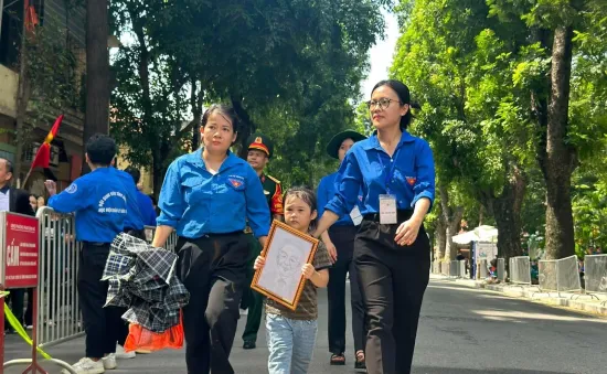 Thanh niên tình nguyện hỗ trợ Lễ Quốc tang: Vinh dự, tự hào và xúc động