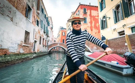 Khám phá những con thuyền Gondola – biểu tượng của Venice, Italy