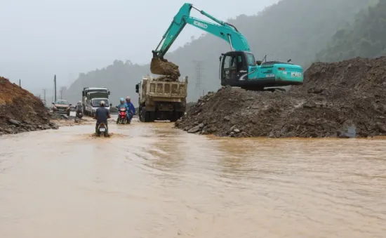 Điện Biên nỗ lực khắc phục giao thông sau mưa lũ