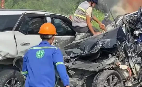 Những người hùng lao vào cứu tài xế mắc kẹt trong vụ tai nạn ở cầu Phú Mỹ