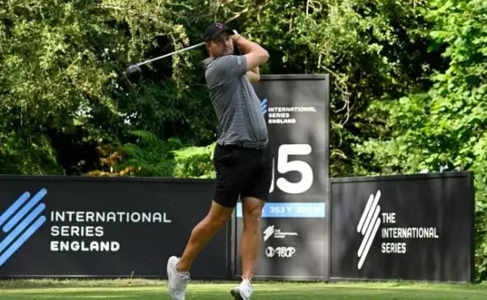 Peter Uihlein dẫn đầu sau vòng 3 giải golf International Series England