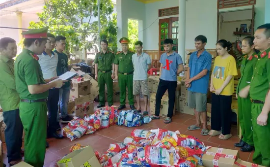 Bắt quả tang 2 cơ sở sản xuất nước giặt giả, thu lời bất chính hàng trăm triệu đồng