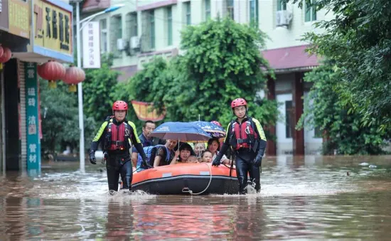 Trung Quốc sơ tán hơn 80.000 người dân do mưa lớn