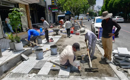 TP Hồ Chí Minh: Đồng loạt lát gạch vỉa hè khu vực trung tâm