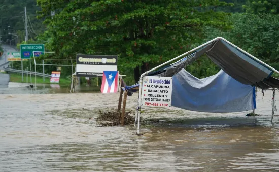 Bão Ernesto tiến gần đến Bermuda khi tình trạng mất điện ở Puerto Rico vẫn tiếp diễn