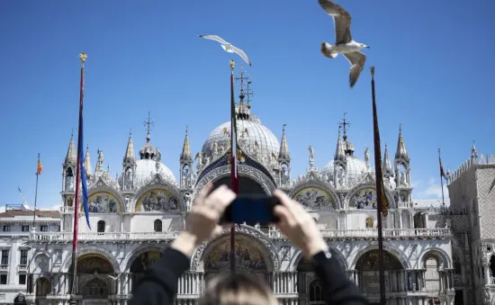 Thuế du lịch mang về hàng triệu USD cho Venice