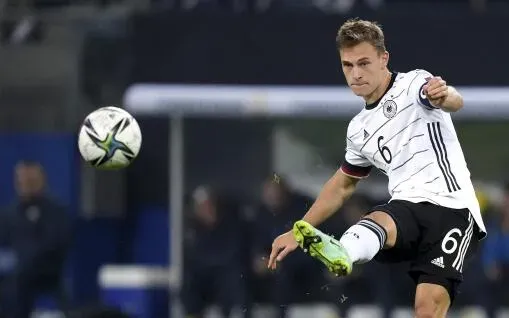 Joshua Kimmich ra mắt với tư cách tân đội trưởng ĐT Đức