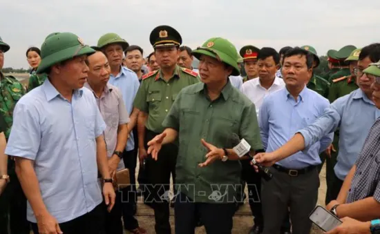 Phó Thủ tướng Trần Hồng Hà: Bảo đảm an toàn tuyệt đối các tuyến đê, cảng biển