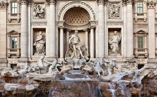 Italy hạn chế du khách đến đài phun nước nổi tiếng Trevi