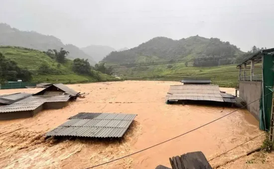 Yên Bái: Lũ lớn gây ngập lụt, 1 cháu bé tử vong do sập nhà gỗ