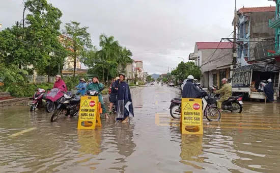 Nhiều tuyến đường tại Bắc Giang ngập úng, một số khu vực bị cô lập