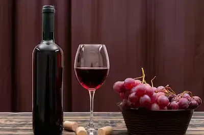 Lợi ích bất ngờ của rượu vang đỏ đối với làn da và mái tóc