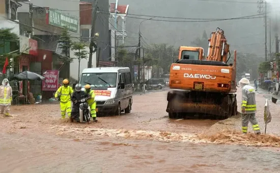 Mưa lũ tại Sơn La làm 1 người tử vong, hàng trăm ngôi nhà bị ngập, tốc mái