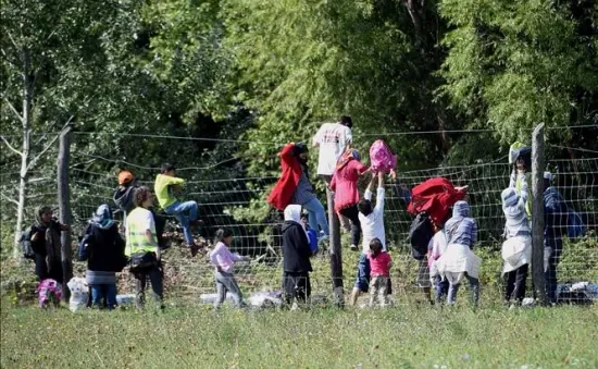 Hungary tuyên bố sẽ chuyển người xin tị nạn đến trụ sở EU