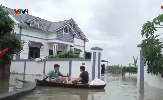 Nước sông Cà Lồ dâng cao, một thôn ở Sóc Sơn bị cô lập do mưa lũ