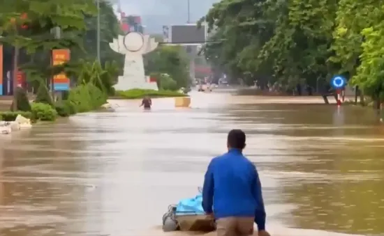 Nước sông Lô qua TP Tuyên Quang vượt báo động 3 gây ngập úng tất cả tuyến đường chính