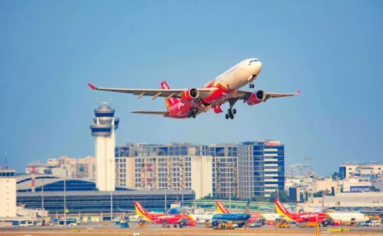 Vietjet ủng hộ đồng bào tại các vùng bị thiệt hại do bão lũ