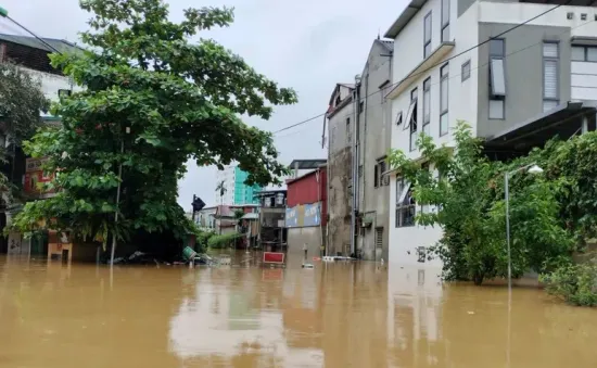 Yên Bái: Một tình nguyện viên tử vong do lật thuyền cứu hộ