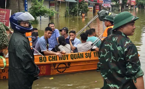 Tuyên Quang ứng trực 24/24 hỗ trợ di dời dân tới nơi an toàn