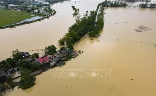 Hà Nội: Một số khu vực trên các tuyến phố, khu đô thị ngập sâu trong nước