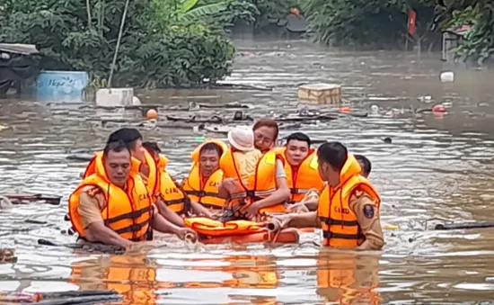 Tuyên Quang: Hàng nghìn cán bộ, chiến sĩ công an hỗ trợ người dân vùng lũ