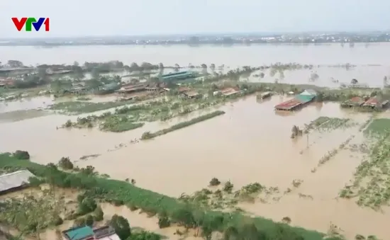 Hàng trăm nhà dân ở Hà Nam ngập trong biển nước