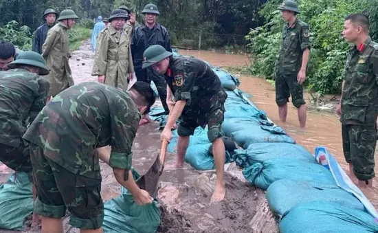 Nước lũ tràn nhiều tuyến đê bối ở Nam Định, hàng loạt khu dân cư ngập lụt