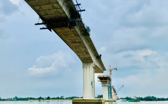 Hợp long 2 nhịp chính Cầu Nhơn Trạch bắc qua sông Đồng Nai