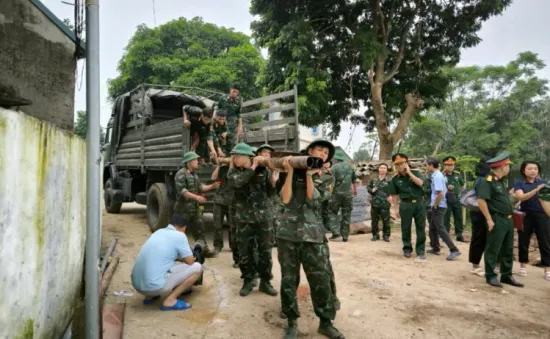 Lắp đặt cầu phao thay thế cầu Phong Châu trong thời gian ngắn nhất