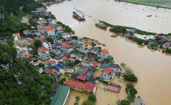 Nước ngập sâu, hơn 700 hộ dân tại Ninh Bình bị cô lập