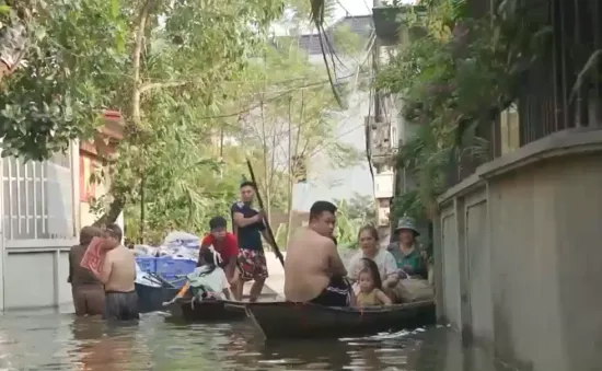 Hà Nội: Nhiều nhà dân tại huyện Mỹ Đức vẫn chìm trong biển nước