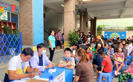 TP Hồ Chí Minh: Các điểm tiêm vaccine sởi tại trường học diễn ra sôi động vào ngày cuối tuần