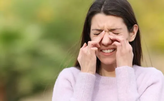 Cách xử lý tình trạng ngứa mắt