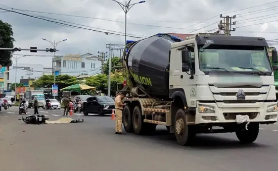 Va chạm với xe bồn chở bê tông, người đàn ông tử vong