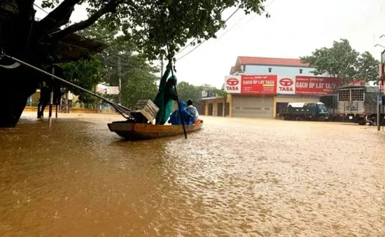 Lũ trên sông Gianh lên nhanh, nguy cơ ngập lụt nhiều nơi