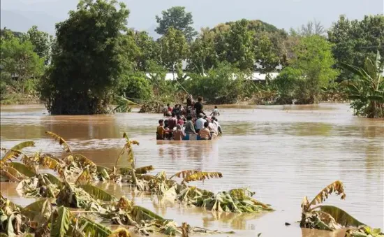 Hơn 100 người ngộ độc sau khi tiêu thụ thực phẩm cứu trợ lũ lụt ở Myanmar