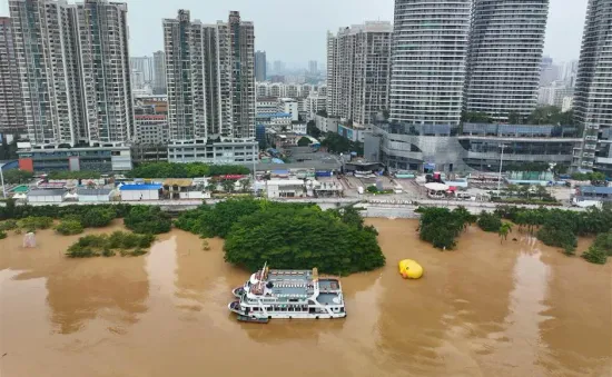 Trung Quốc cảnh báo lũ trên nhiều sông ở phía Nam