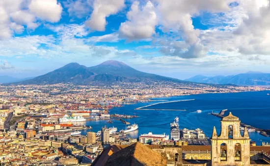 Cuộc sống sầm uất dưới chân núi lửa Vesuvius ở Italy