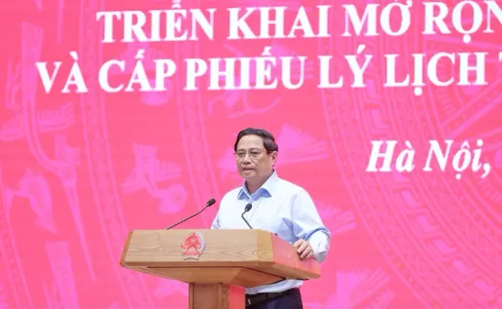 Tiết kiệm hàng nghìn tỷ đồng từ triển khai sổ sức khỏe điện tử, lý lịch tư pháp trên VNeID