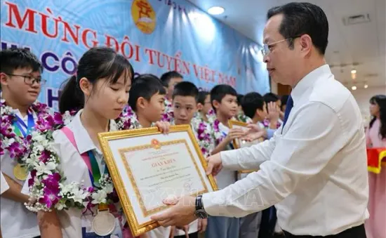 9 học sinh giành huy chương vàng Toán và Khoa học quốc tế