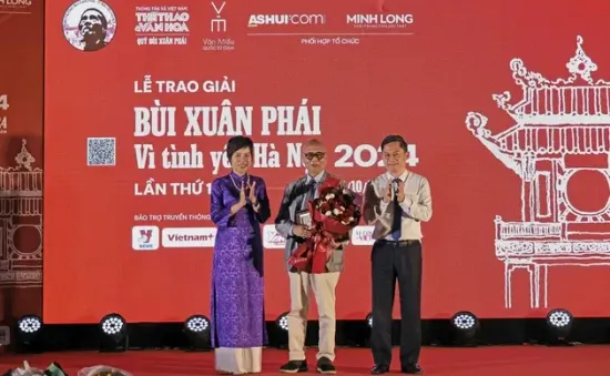 Lễ trao giải Bùi Xuân Phái - Vì tình yêu Hà Nội: GS.KTS Hoàng Đạo Kính được vinh danh ở Giải thưởng Lớn