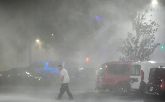 Siêu bão Milton tàn phá bang Florida (Mỹ), ít nhất 4 người chết