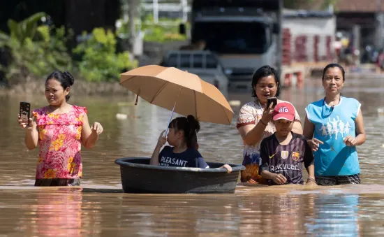 Lũ quét nhấn chìm Chiang Mai, Thái Lan