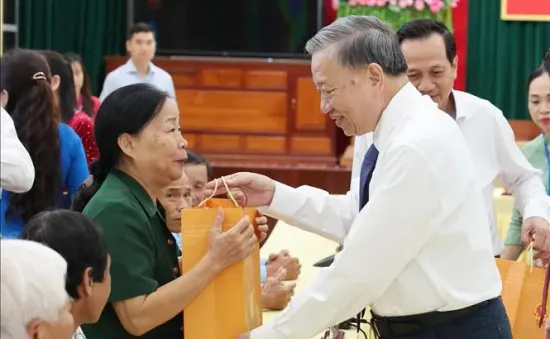 Tổng Bí thư, Chủ tịch nước Tô Lâm tri ân người có công và hỗ trợ người nghèo tỉnh Quảng Trị