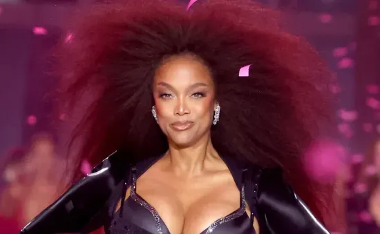 Siêu mẫu Tyra Banks trở lại hoành tráng trên sàn diễn Victoria's Secret