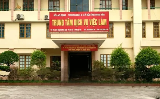 Cán bộ trung tâm dịch vụ việc làm mua bán trái phép hóa đơn, lập khống chứng từ