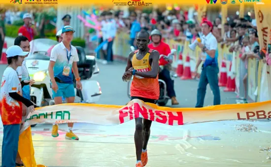 Giải marathon Quốc tế VTV LPBank 2024: Edwin Kiptoo vô địch cự ly 21km nam; Lương Đức Phước và Đoàn Thu Hằng vô địch cự ly 10km,