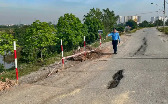 Đê Yên Nghĩa xuất hiện sụt lún, Hà Nội tạm thời cấm các phương tiện