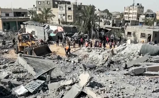 Israel giam giữ hàng trăm người tại bệnh viện ở Gaza